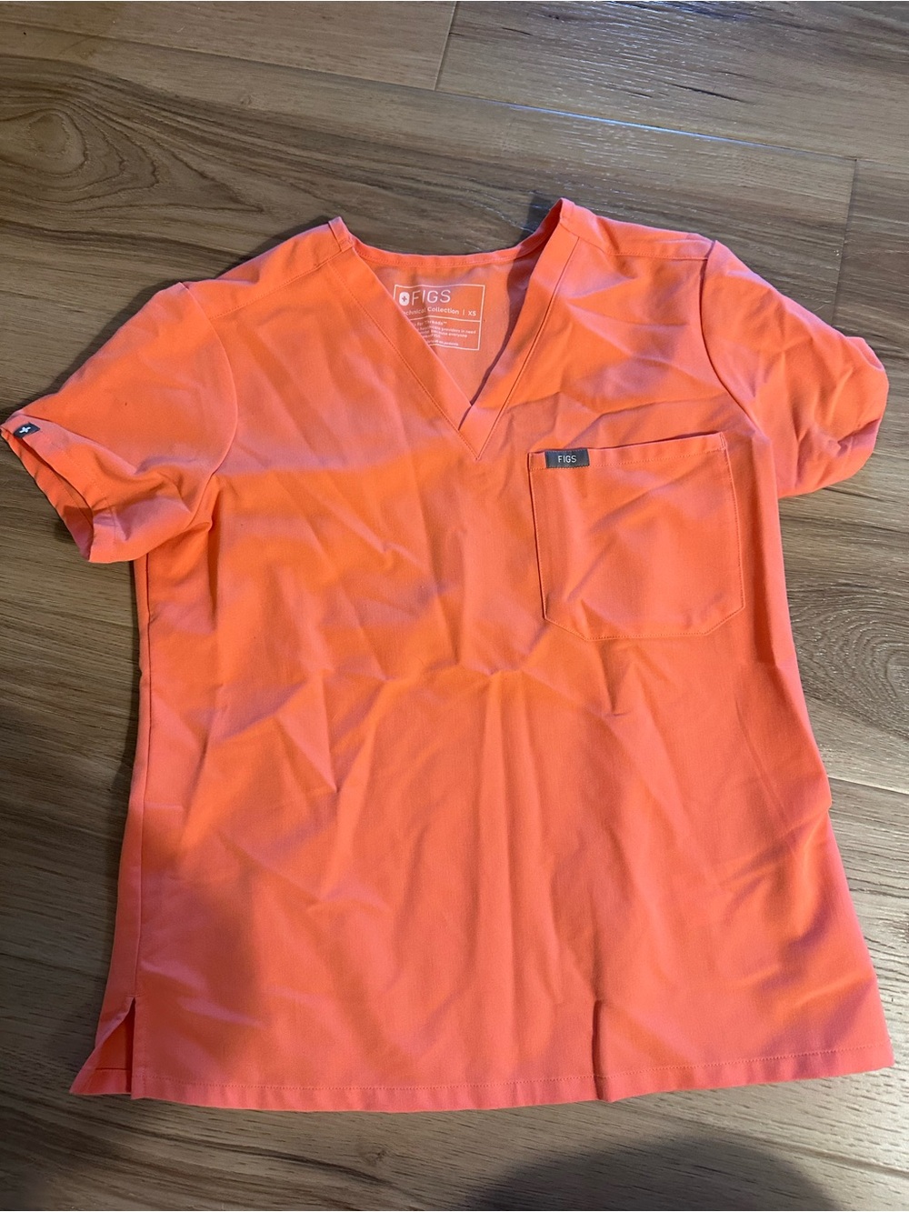 Figs scrub top